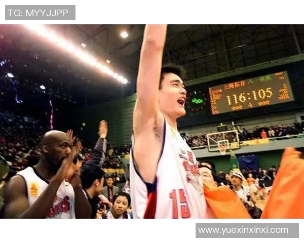 姚明在上海街头漫步的日常生活与篮球传奇交织的故事